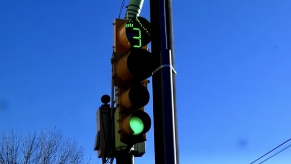 La Plata mira el modelo de Bah&iacute;a Blanca y eval&uacute;a instalar sem&aacute;foros con inteligencia artificial