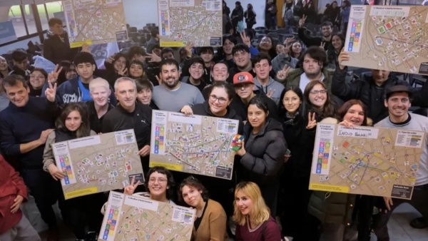 Larroque respald&oacute; a Nano Cara en La Plata y puso a las juventudes en el centro de la escena