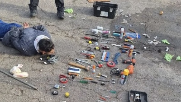 Cay&oacute; en Tolosa con un mill&oacute;n y medio de pesos y herramientas robadas: lo detuvieron tras un alerta vecinal