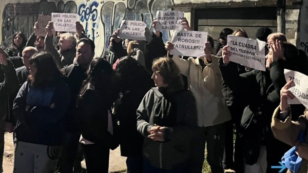 En Tolosa, &ldquo;La cuadra del terror&rdquo;: vecinos de La Plata cortaron 526 y 118 por la ola de robos