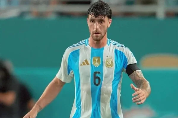 Con sello platense: El desconocido v&iacute;nculo de un ex futbolista Tripero y de un hist&oacute;rico formador Pincha con el jugador 26