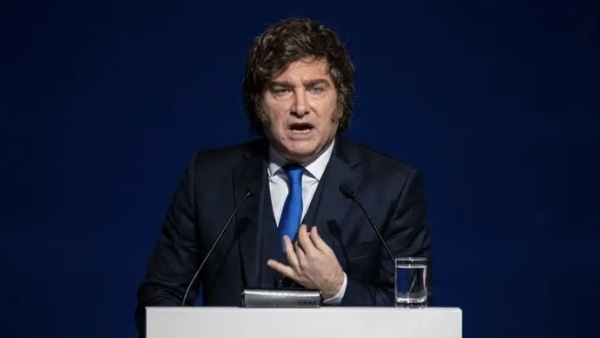 Milei propone &ldquo;corporaciones no humanas&rdquo; operadas por Inteligencia Artificial y sin regulaci&oacute;n
