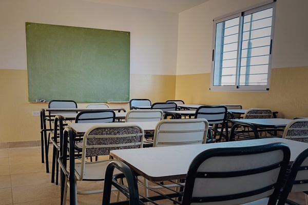Se tiene que terminar: un alumno habr&iacute;a llevado un arma a una escuela de La Plata y apunt&oacute; a un compa&ntilde;ero