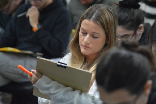 Examen para m&eacute;dicos residentes en La Plata: prohibido celular, gorra y hasta el mate