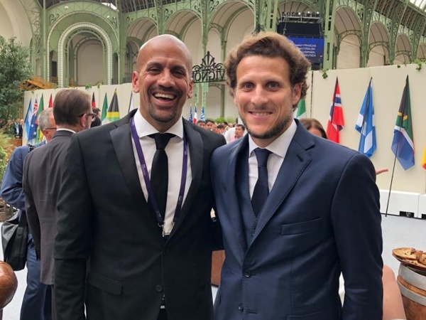 Ver&oacute;n en modo mundialista: De la felicitaci&oacute;n a un futbolista del club que gerencia al reencuentro con viejos compa&ntilde;eros