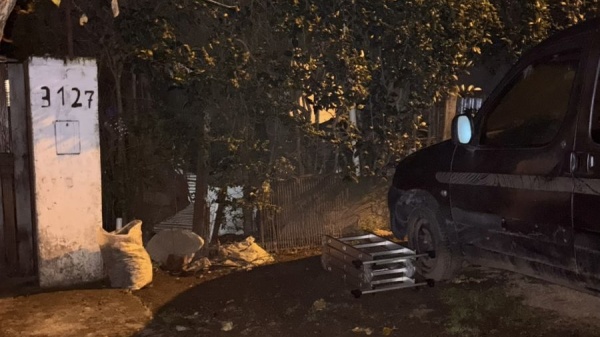 Lo detuvieron en City Bell: se escondi&oacute; bajo un tender tras ingresar a una vivienda para escapar de la Polic&iacute;a