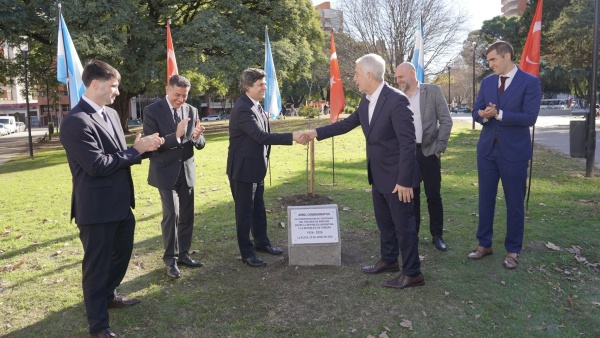 La Plata se acerca al primer laboratorio de rob&oacute;tica de Am&eacute;rica: Alak recibi&oacute; al embajador de Turqu&iacute;a