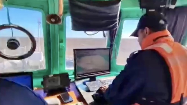 Desesperada b&uacute;squeda: 5 pescadores desaparecidos en el R&iacute;o de la Plata