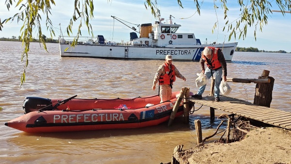Pescadores desaparecidos en el r&iacute;o: hallaron mochila y tanque de combustible, el primer indicio firme de la lancha
