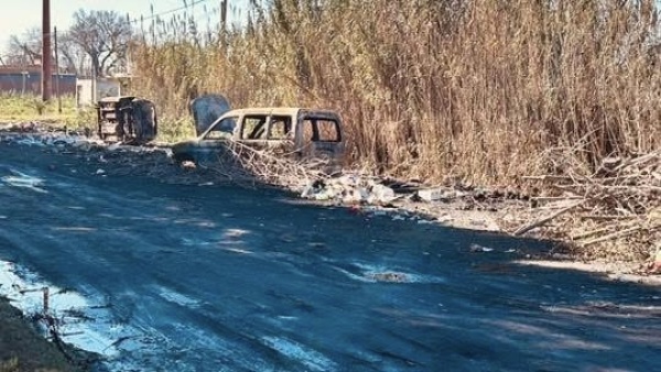 &ldquo;Hermoso paisaje&rdquo;: vecinos de La Plata denuncian abandono, basura y autos quemados sobre avenida 526