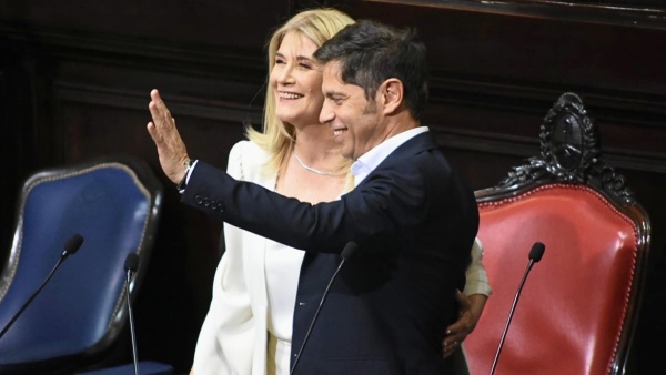 Con la Legislatura paralizada por la interna, Kicillof sali&oacute; a marcar la cancha