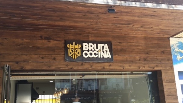 Un patrullero lo sorprendi&oacute; cuando escapaba tras forzar un local gastron&oacute;mico de La Plata