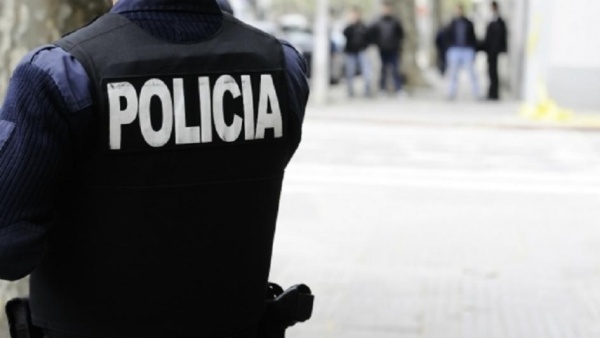 Buscaban a un hombre, balearon una casa en La Plata y escaparon con un televisor