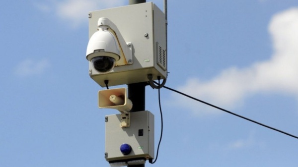 Violento robo en La Plata: vecinos activaron la alarma, los ladrones escaparon disparando y se llevaron hasta las cenizas