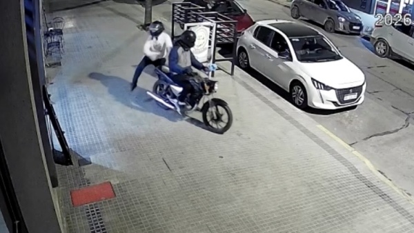Brutal robo en un kiosco de La Plata: una adolescente fue golpeada y encerrada en un ba&ntilde;o