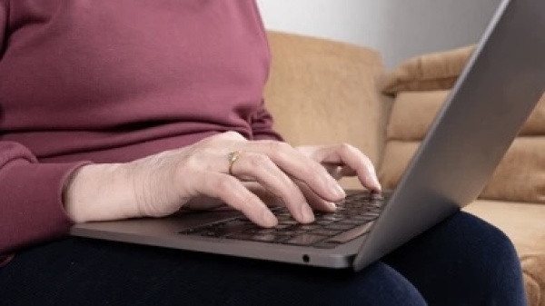 Le vaciaron la cuenta tras buscar un tel&eacute;fono por Internet y perdi&oacute; $5 millones en una estafa virtual en La Plata