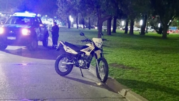 Una joven polic&iacute;a fue atropellada en La Plata por un automovilista que huy&oacute;