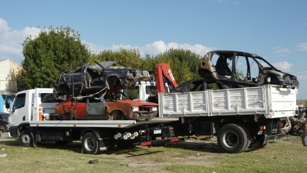 La Plata acelera el retiro de autos abandonados: ya removieron m&aacute;s de 2.300 veh&iacute;culos