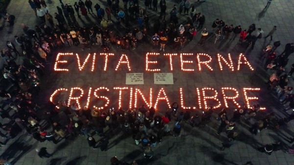 &ldquo;Evita Eterna, Cristina Libre&rdquo;: la vigilia de La C&aacute;mpora en Plaza Moreno a 74 a&ntilde;os de la muerte de Evita