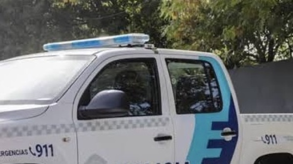 Un chofer de moto termin&oacute; en una zanja durante un asalto y le robaron la moto a punta de pistola en La Plata