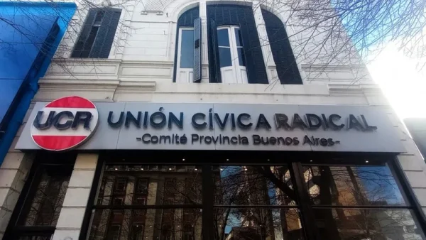 La UCR apunt&oacute; contra Kicillof por el aumento de $22 mil a $300 mil en la licencia profesional