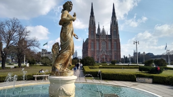 Plaza Moreno a nueva: el anuncio de Alak que revolucion&oacute; a La Plata y anticipa un cambio hist&oacute;rico
