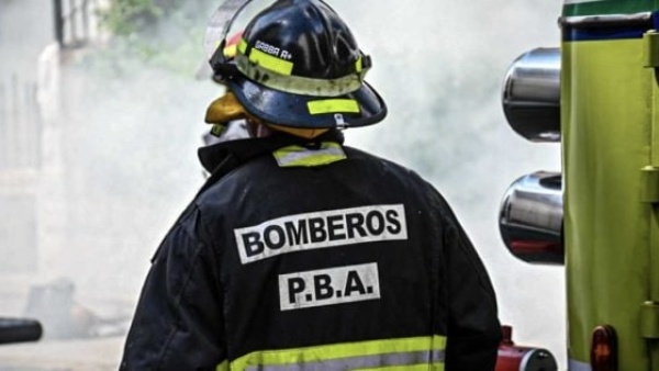 Tragedia en La Plata: una joven madre muri&oacute; atrapada en un feroz incendio y sus dos hijos luchan por sobrevivir