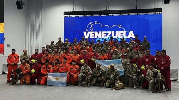 Regresaron los bomberos bonaerenses que participaron del rescate tras el devastador terremoto en Venezuela