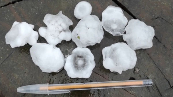 Sorprendi&oacute; una granizada en La Plata con piedras del tama&ntilde;o de una pelota de golf
