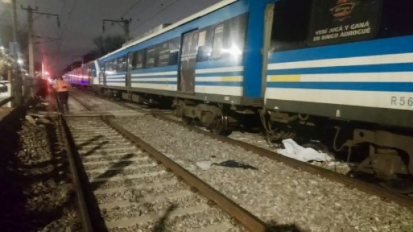 Hallaron muerto a un hombre sobre las v&iacute;as del tren Roca cerca de la estaci&oacute;n de La Plata