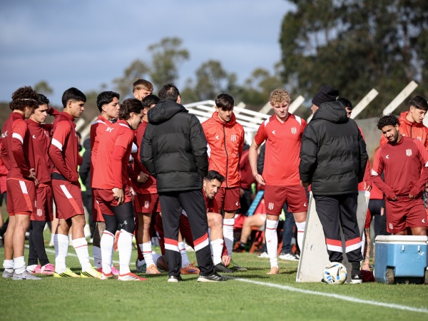 Estudiantes fue goleado en Uruguay