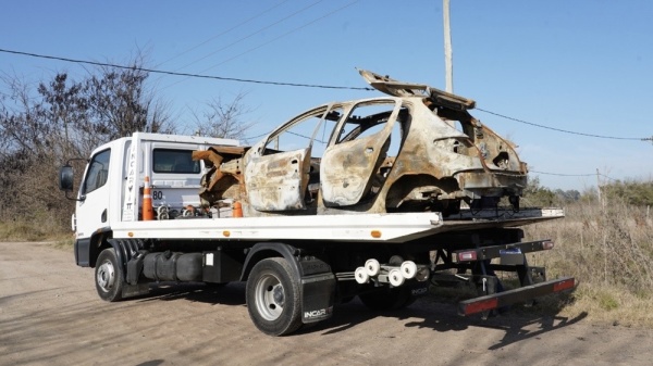 Alak compact&oacute; m&aacute;s de 3.500 veh&iacute;culos abandonados y quemados en La Plata