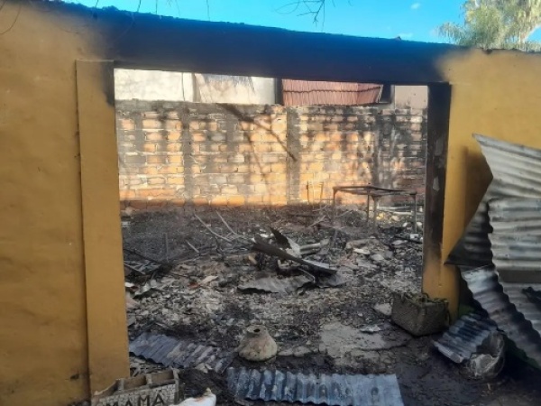 Una falla el&eacute;ctrica desat&oacute; un incendio en Tolosa y dej&oacute; una casilla con graves da&ntilde;os