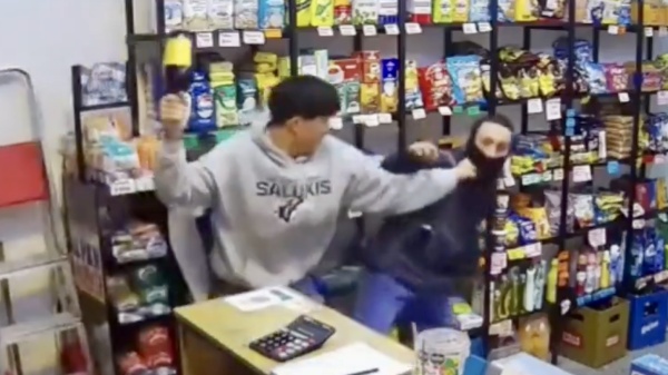 Quiso robar un almac&eacute;n y el vendedor lo fren&oacute; de una &ldquo;Pi&ntilde;a de Balbo&rdquo; con una botella de vino
