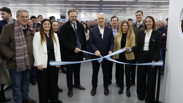 Alak inaugur&oacute; la renovada Torre I de La Plata y concentr&oacute; m&aacute;s oficinas municipales en un solo edificio