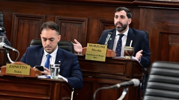 Proponen que los concejales de La Plata no puedan usar el celular mientras sesionan