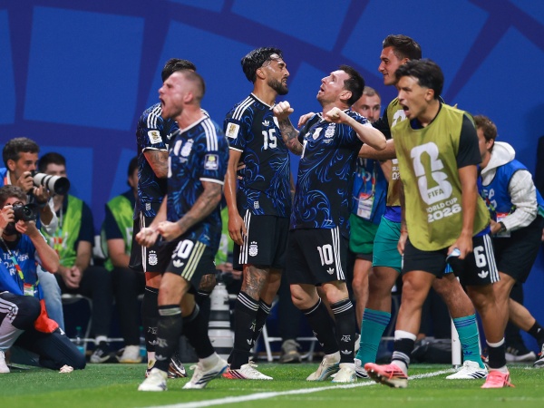 Argentina tuvo una remontada hist&oacute;rica, super&oacute; 2 a 1 a Inglaterra y avanz&oacute; a la final del mundial