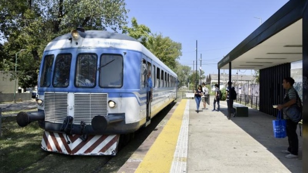 El Tren Universitario de La Plata llegar&aacute; a Los Hornos: m&aacute;s de 100 mil vecinos se ver&aacute;n beneficiados con la ampliaci&oacute;n