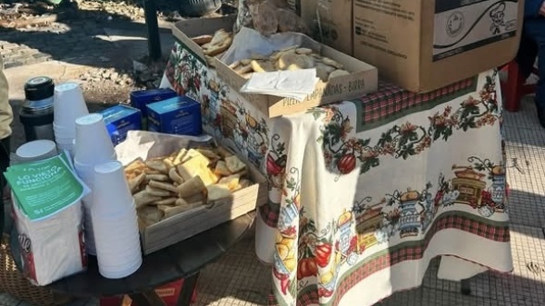 Con mate y tortas fritas, vecinos volvieron a protestar y juntan firmas por los cambios en el Parque Saavedra