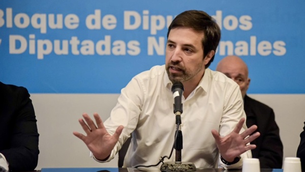 Kreplak cruz&oacute; a Romo y calific&oacute; de &ldquo;racista&rdquo; el proyecto para cobrar la atenci&oacute;n a extranjeros en hospitales bonaerenses
