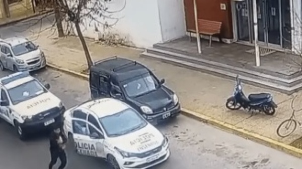 Polic&iacute;as salvaron la vida de un beb&eacute; que se ahogaba durante un dram&aacute;tico traslado al Hospital Cestino de Ensenada