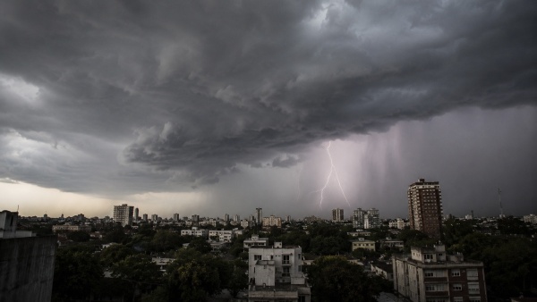 Se viene un fuerte temporal en La Plata: lluvias, r&aacute;fagas y posible granizo