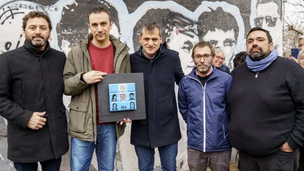 La Plata recuper&oacute; las Baldosas Blancas por la Memoria y homenaje&oacute; a cuatro militantes asesinados en 1975