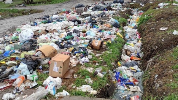 Con la foto de un basural en Melchor Romero, un concejal de Milei acus&oacute; a Alak de &ldquo;maquillar el centro&rdquo;