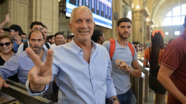 Alak avanza con un proyecto para unir la estaci&oacute;n de trenes y la terminal de micros de La Plata en un solo lugar