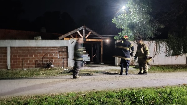 Momentos de extrema tensi&oacute;n en La Plata: una mujer se atrincher&oacute; y montaron un amplio operativo