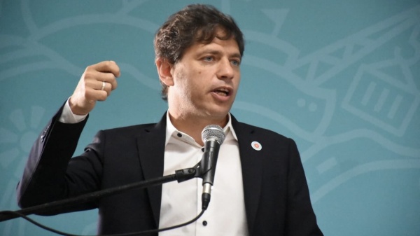 Kicillof cruz&oacute; a Milei por las rutas: &ldquo;Se est&aacute; robando todos los recursos del impuesto a los combustibles&rdquo;