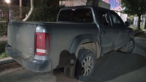 Son&oacute; la alarma de una camioneta en La Plata, sorprendi&oacute; a la Polic&iacute;a y termin&oacute; con un joven detenido
