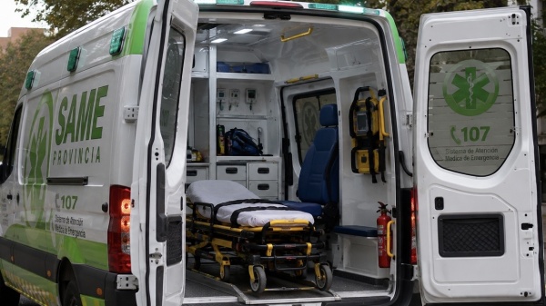 Apu&ntilde;alaron a una mujer en La Plata, debi&oacute; ser operada y buscan a su pareja por el brutal ataque