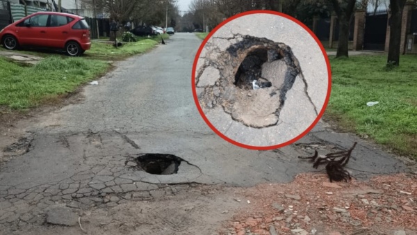 Un cr&aacute;ter en plena calle de La Plata: el pavimento se hundi&oacute; y los vecinos temen un accidente